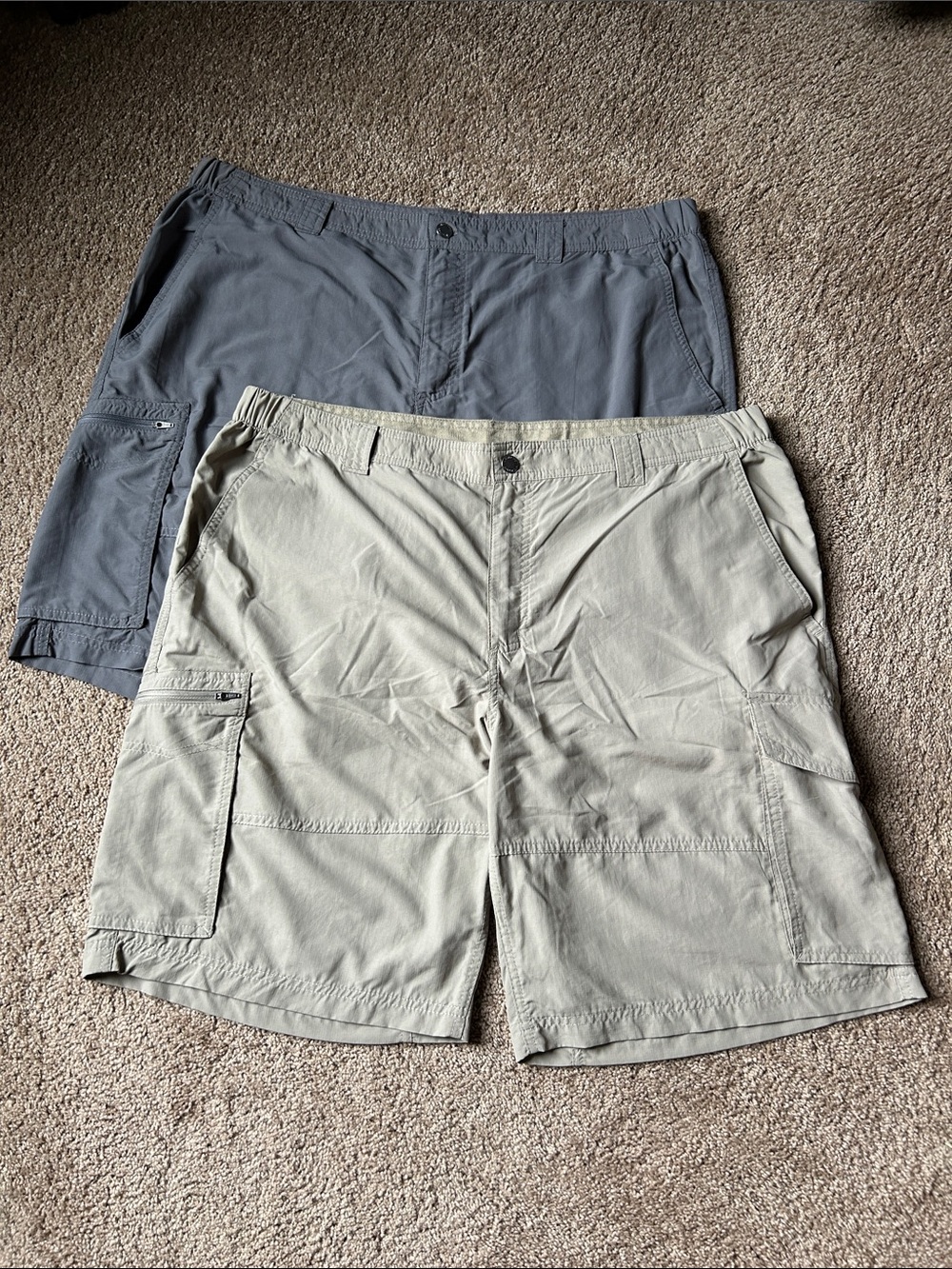 Columbia Men’s  Casual Cargo Shorts bundle  - Sand and Charcoal
